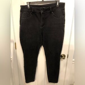 D.jeans plus black skinny jeans. 20W. Double button closure. 5pocket